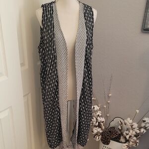 Chelsea & Theodore Monochrome Geometric Duster